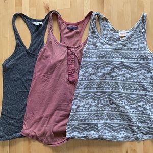 Bundle of 3 Tank Tops